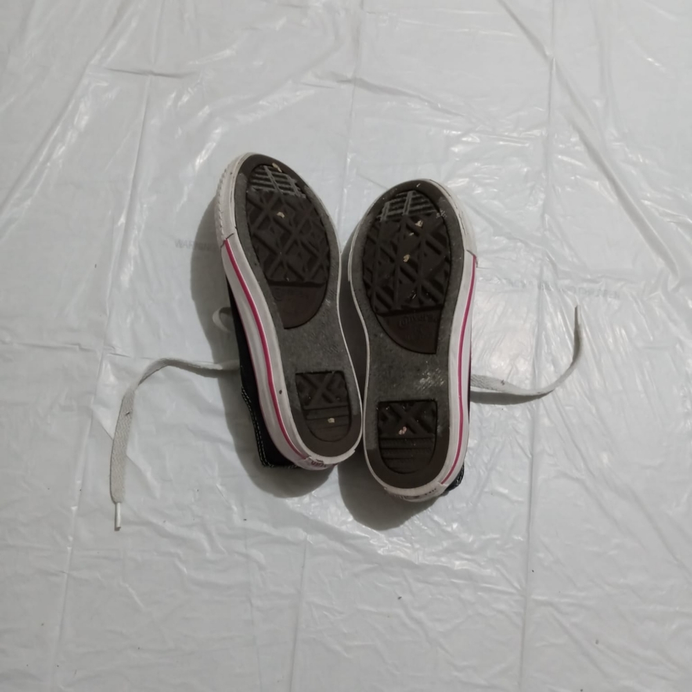 Girls Converse Size 12 - Picture 4 of 6